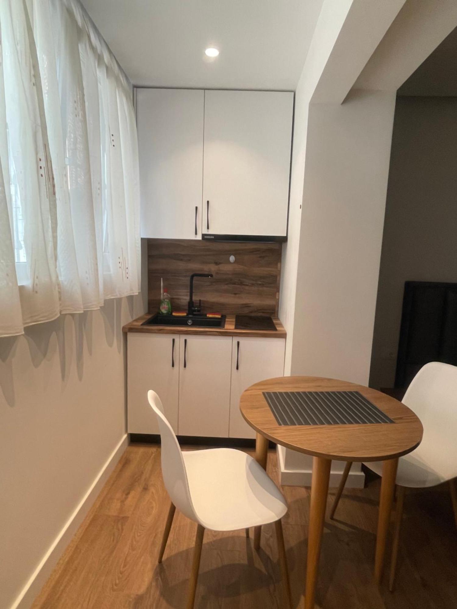 Downtown Studio Apartments ติรานา ภายนอก รูปภาพ