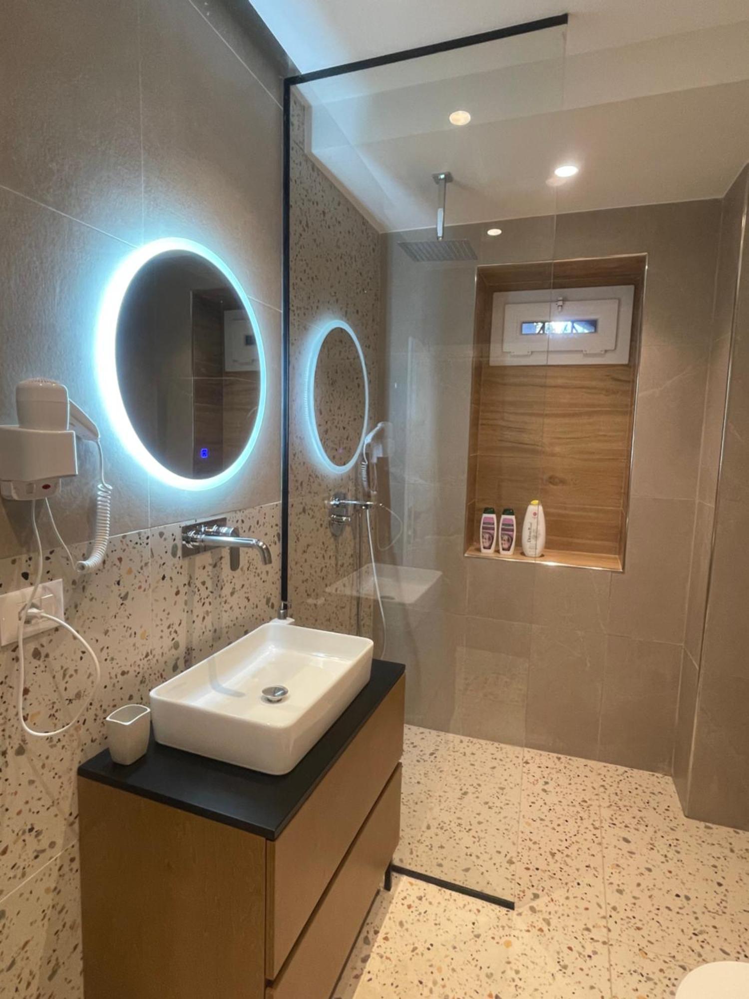 Downtown Studio Apartments ติรานา ภายนอก รูปภาพ