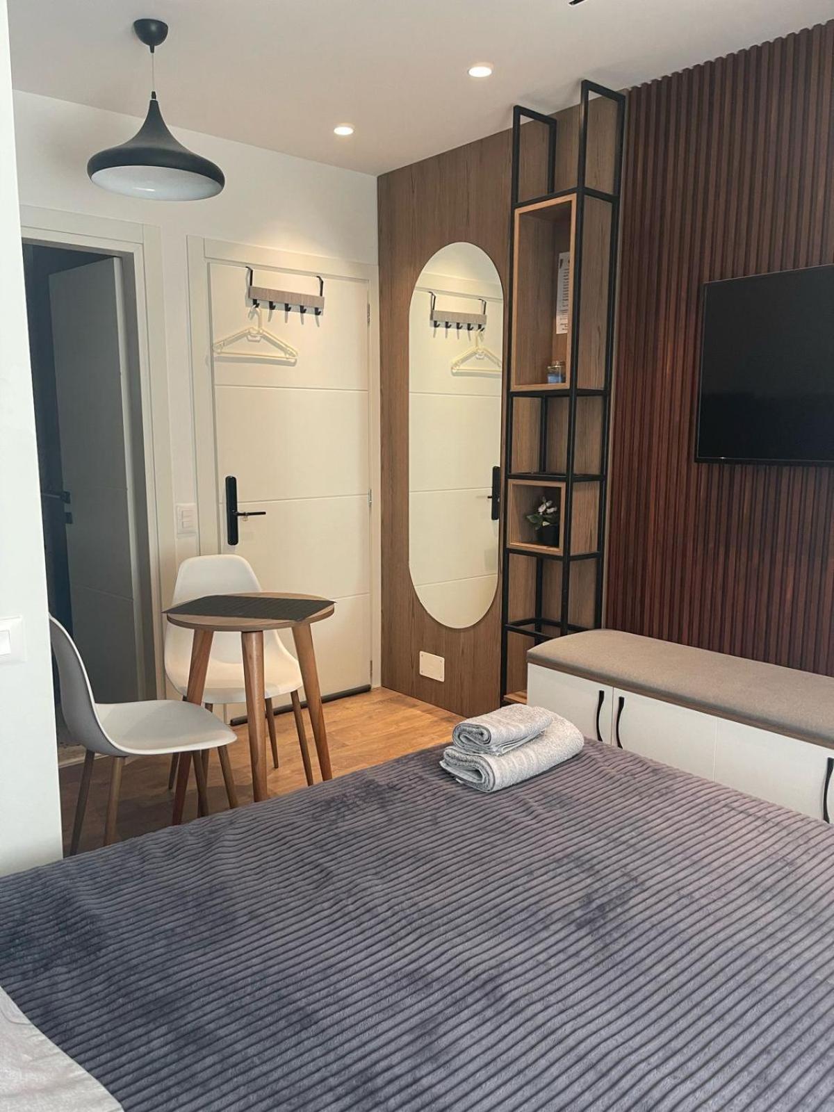 Downtown Studio Apartments ติรานา ภายนอก รูปภาพ